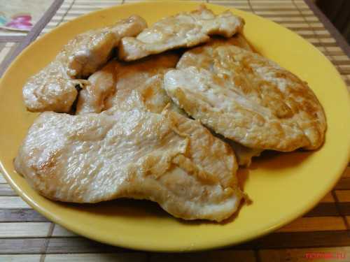 отбивные с луком и вкусный салат из 4 ингредиентов: супер ужин на скорую руку